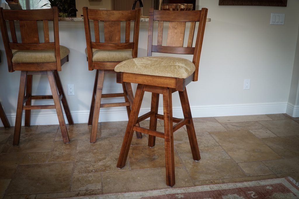 Amish Benito Swivel Barstool