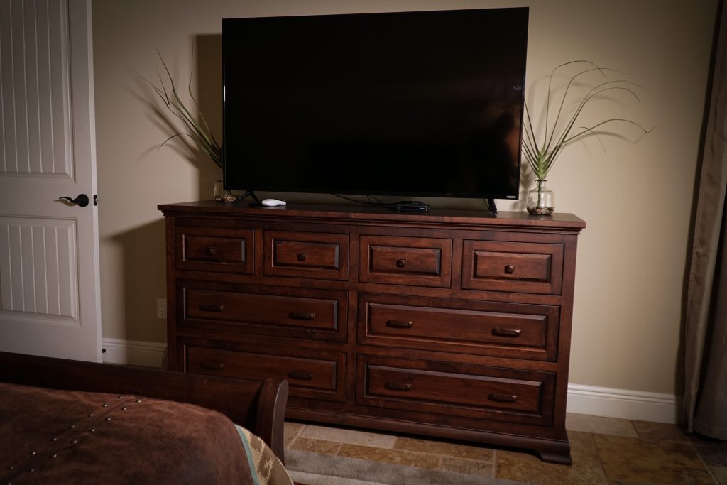 Amish Wilkshire Dresser with Optional Mirror