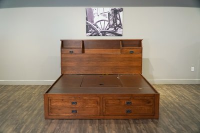 Amish Jacobsen Storage Bed