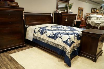 Amish Versailles Sleigh Bed