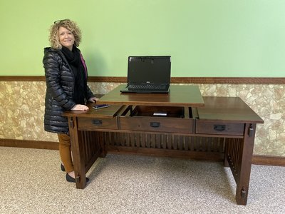 DutchCrafters Vice President Linse Miller visits Forks Valley Woodworking